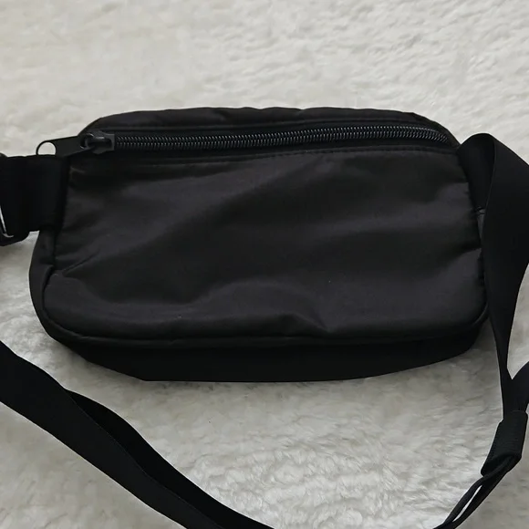 Victoria's Secret Pink Zip Top Belt Bag Buckle Closure Black New - Picture 7 of 11